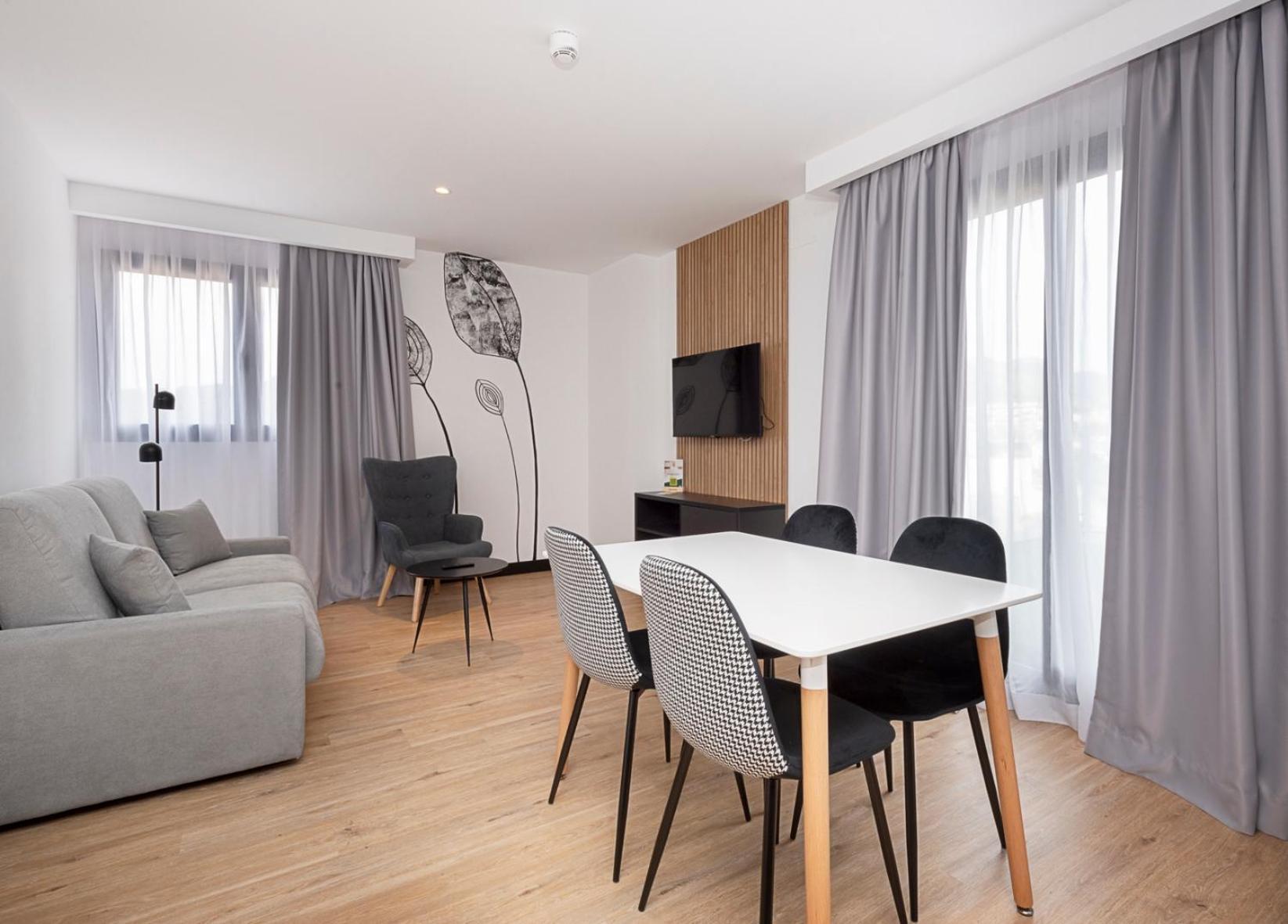Sercotel Plana Suites Vall de Uxó Esterno foto